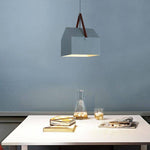 Suspension design en forme de maison de couleur
