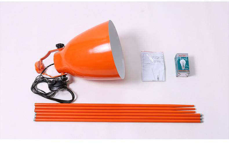 Lampadaire design orange à trois pieds Office