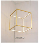 Suspension design à LED en forme de branches de cube dorée