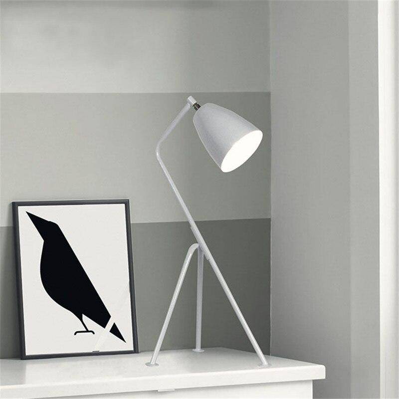 Trigeminal three-legged designer desk lamp