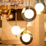 Suspension design dorée en forme de rond ou de triangle à LED