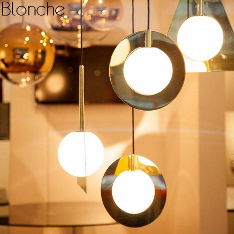 Suspension design dorée en forme de rond ou de triangle à LED