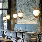 Suspension design dorée en forme de rond ou de triangle à LED