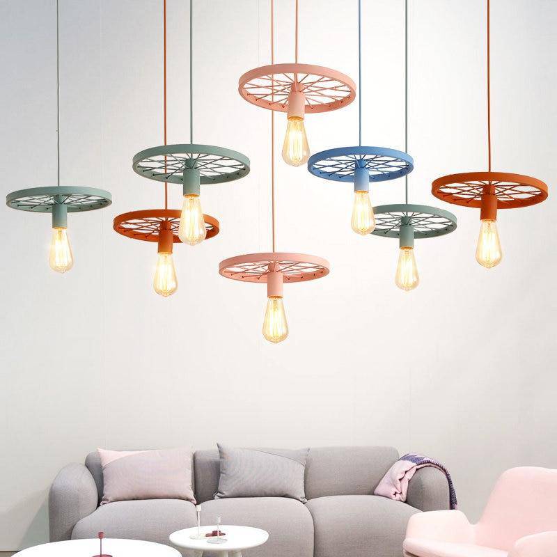 Design Retro pendant light with wheel shape in metal