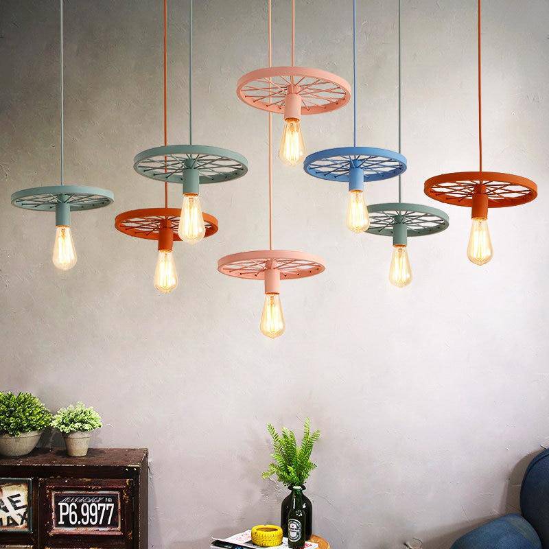 Design Retro pendant light with wheel shape in metal