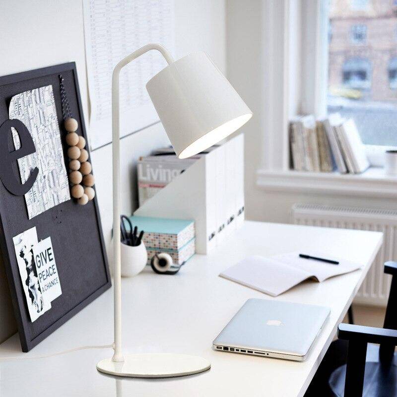 Lampe de bureau moderne à LED avec abat-jour en métal coloré Study