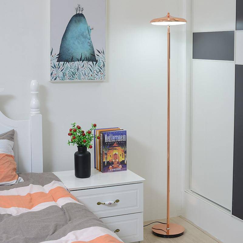 Lampadaire LED moderne de couleur Tall