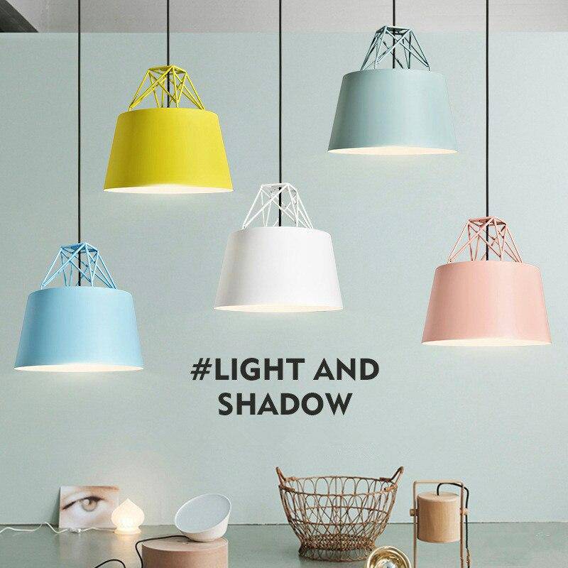 Suspension design à LED avec abat-jour en métal coloré Morning