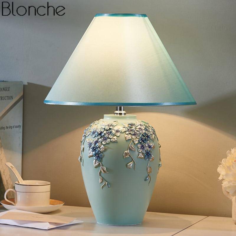 Lampe de chevet à poser avec abat-jour et base fleuri colorée