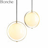Suspension design LED boule en verre dans cercle doré