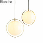 Suspension design LED boule en verre dans cercle doré