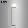 Lampadaire design à LED doré avec boule en verre