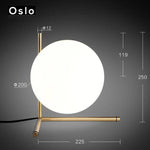 Lampadaire design à LED doré avec boule en verre