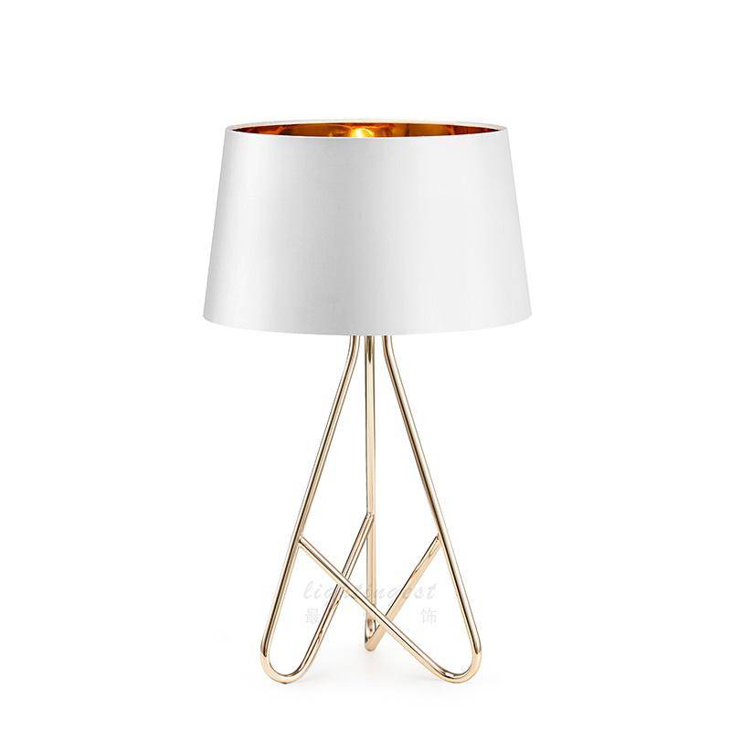 Design table lamp with lampshade and chrome feet Novelty