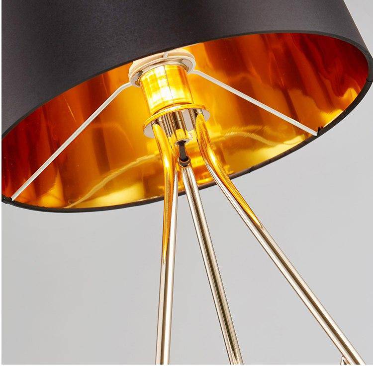Lampe à poser design avec abat-jour et pieds chromés Novelty - vue 7 sur 7