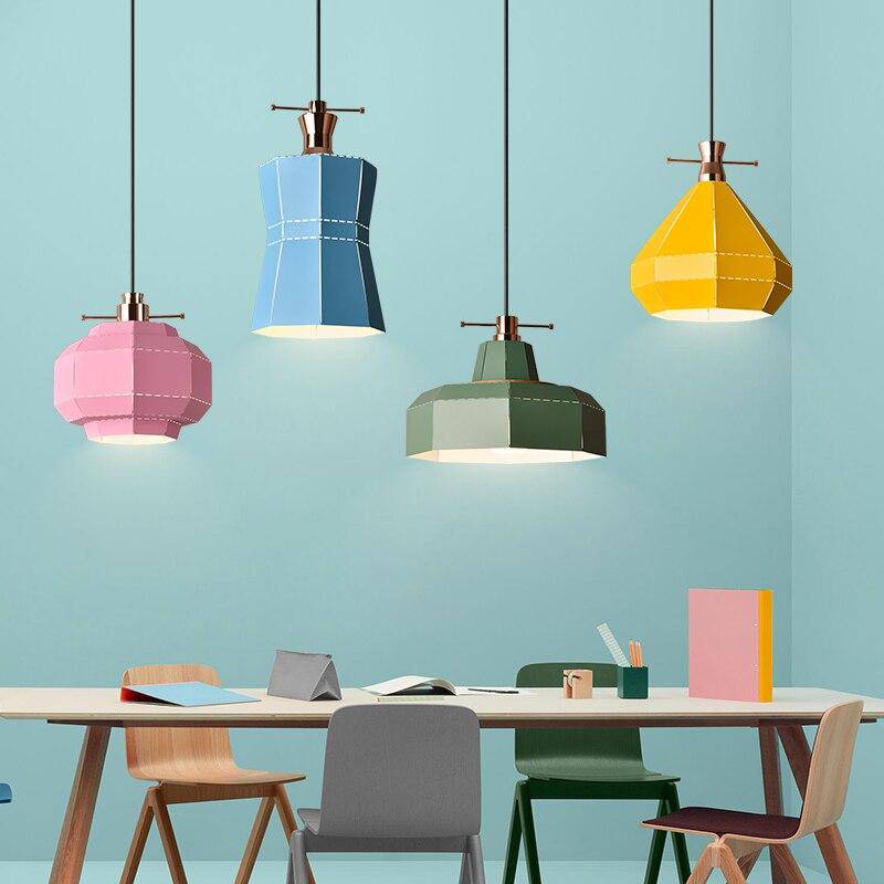 Suspension design LED en métal coloré style scandinave