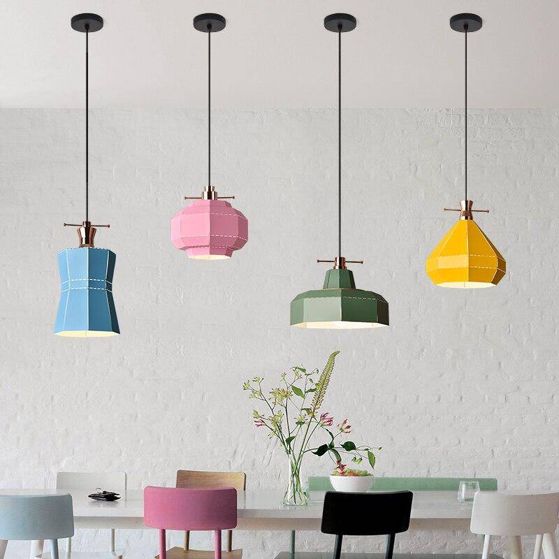 Suspension design LED en métal coloré style scandinave