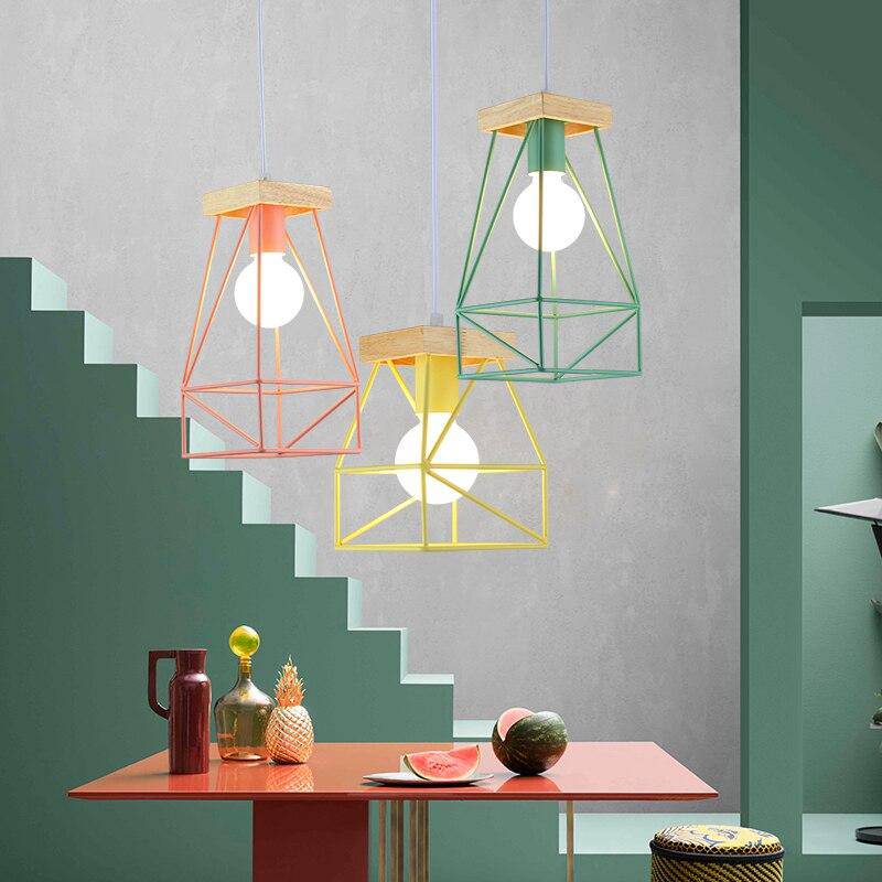 Suspension design LED en cage métal colorée style scandinave