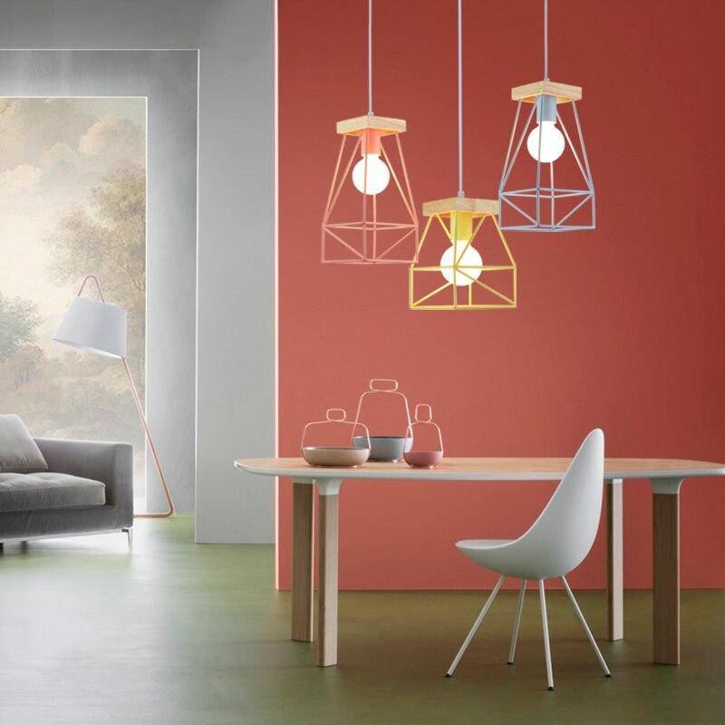 Suspension design LED en cage métal colorée style scandinave