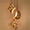 Suspension LED en forme d'étoiles et lunes en bois