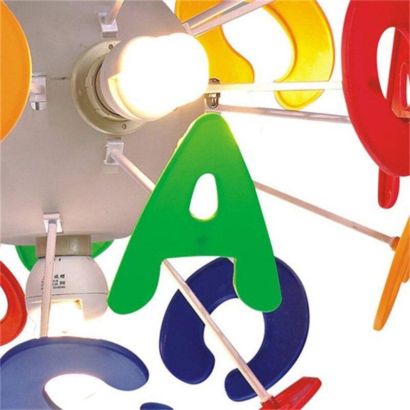 Lámpara de suspensión Niño LED con letras del alfabeto de colores