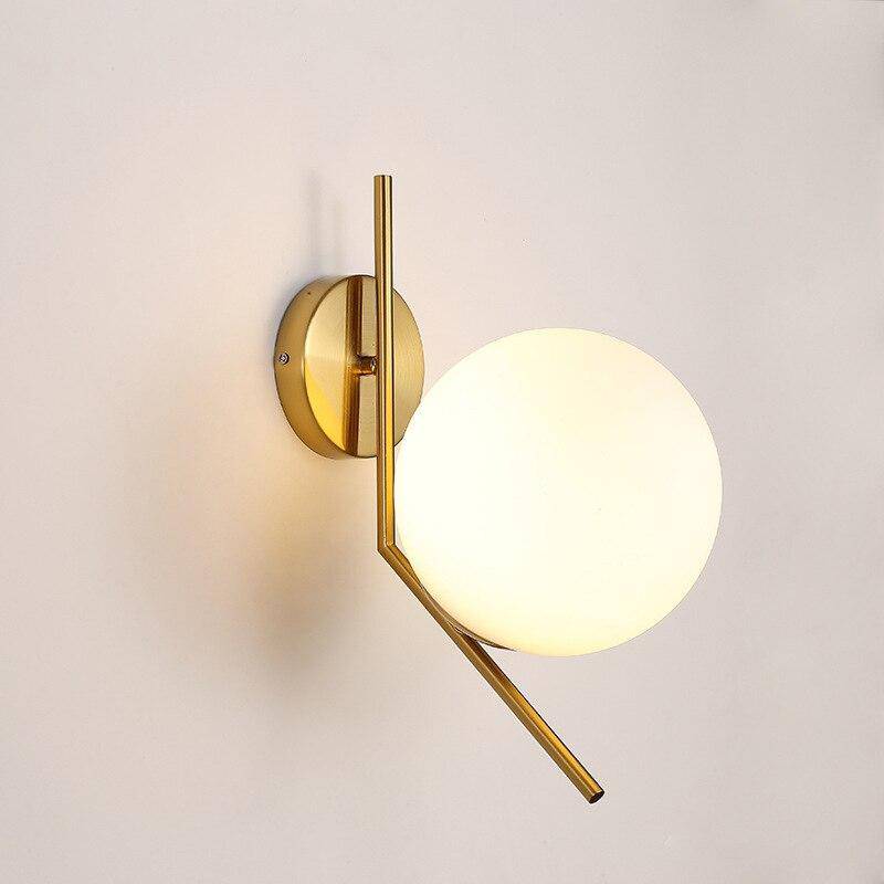Applique murale design LED dorée avec boule en verre Nordic - vue 4 sur 5