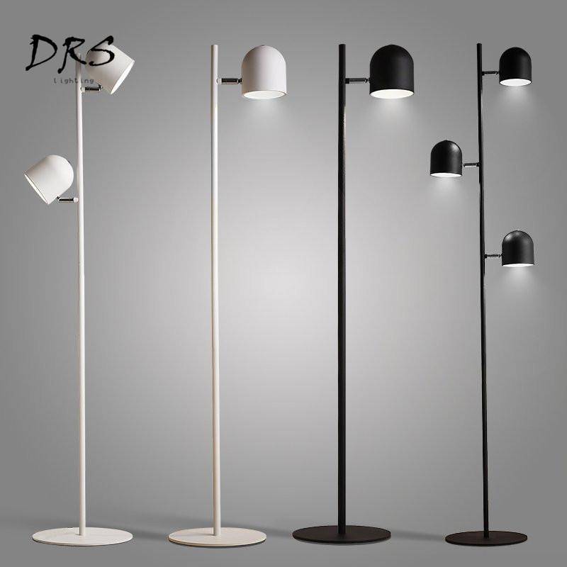 Lámpara de pie moderna con lámparas direccionales nórdicas
