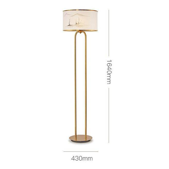 Moderna lámpara de pie dorada con pantalla de diseño japonés