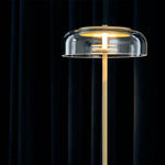 Lampadaire doré avec abat-jour en verre arrondi