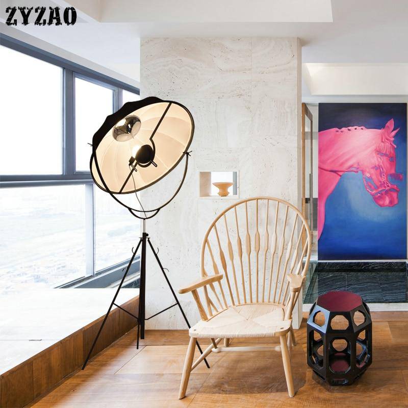 Floor lamp tripod for Sattelite photo