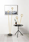 Lampadaire design avec deux branches doré et boules en verre