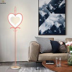 Lampadaire rose en forme de coeur Gift