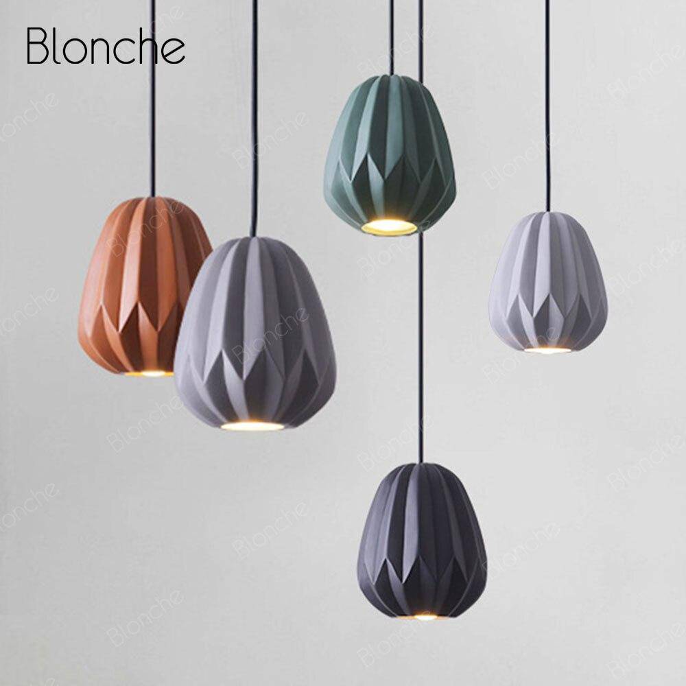 Suspension design LED en résine colorée style Hang - vue 6 sur 11