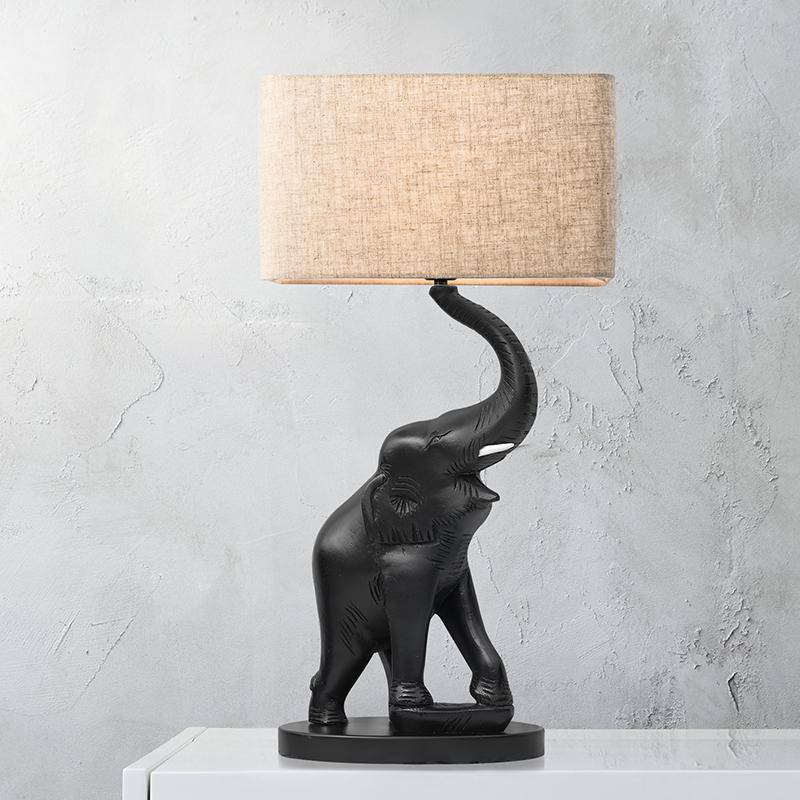 Lampe de chevet en forme d'éléphant en résine et abat-jour - vue 2 sur 7