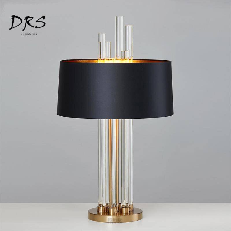 Lampe de chevet dorée en verre et abat-jour noir Designer