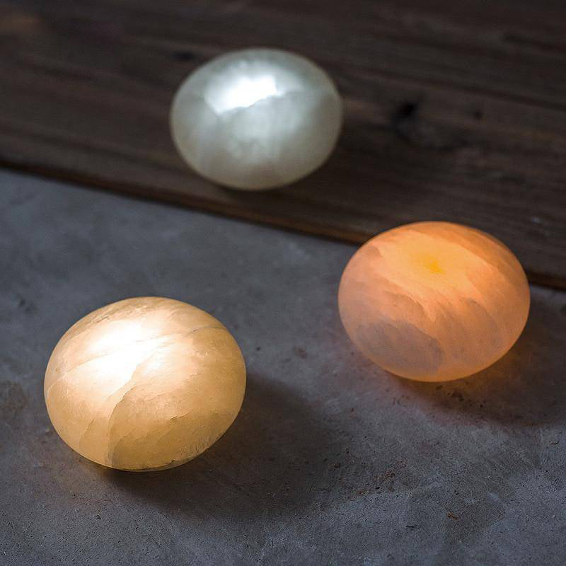 Lampe à poser en forme de cailloux à LED Mineral