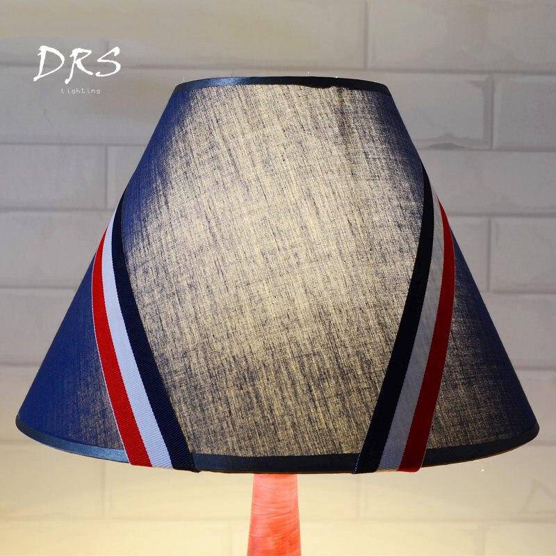 Lampe de chevet enfant avec ballons sportifs et abat-jour