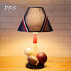 Lampe de chevet enfant avec ballons sportifs et abat-jour