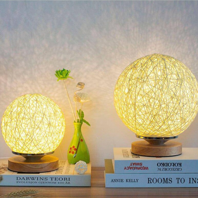 Lampe de chevet boule en bois