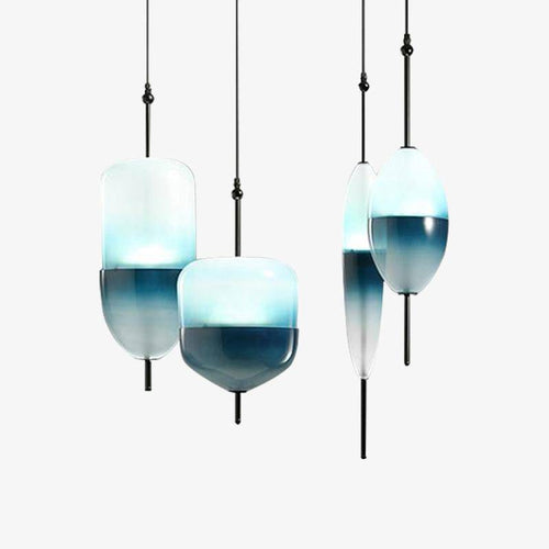 Suspension design moderne en verre en forme de goutte bleue